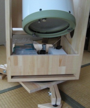 架台下の小物入れ上蓋は引出式